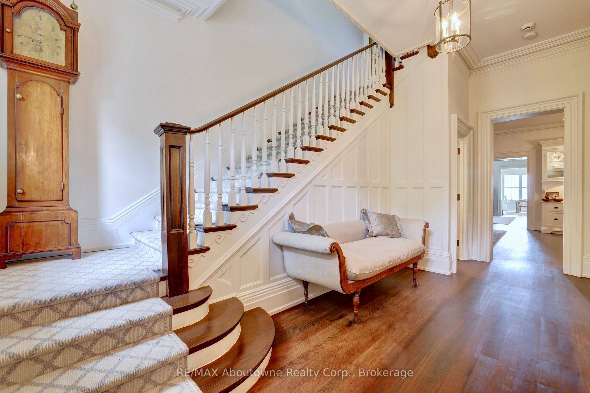 350 King ST, Oakville, ON L6J 1C2