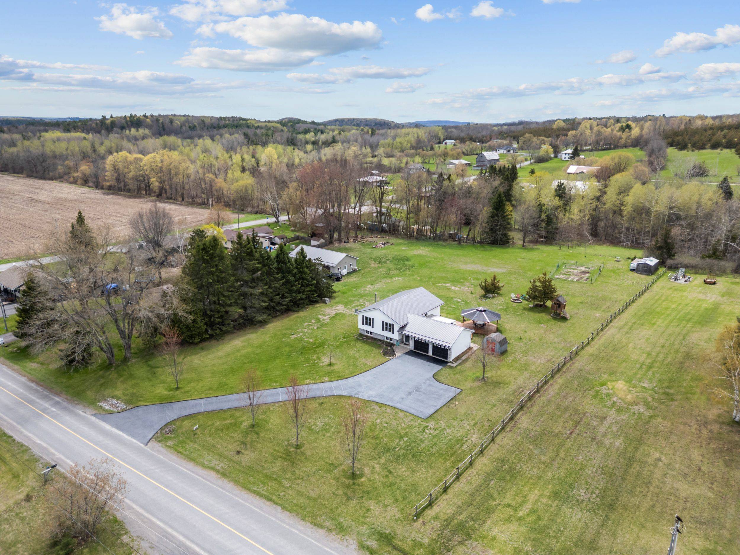 23 Flying Club RD, Quinte West, ON K0K 2C0