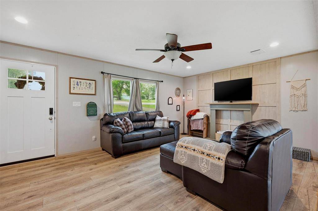 587 Kentucky Town Road, Whitewright, TX 75491
