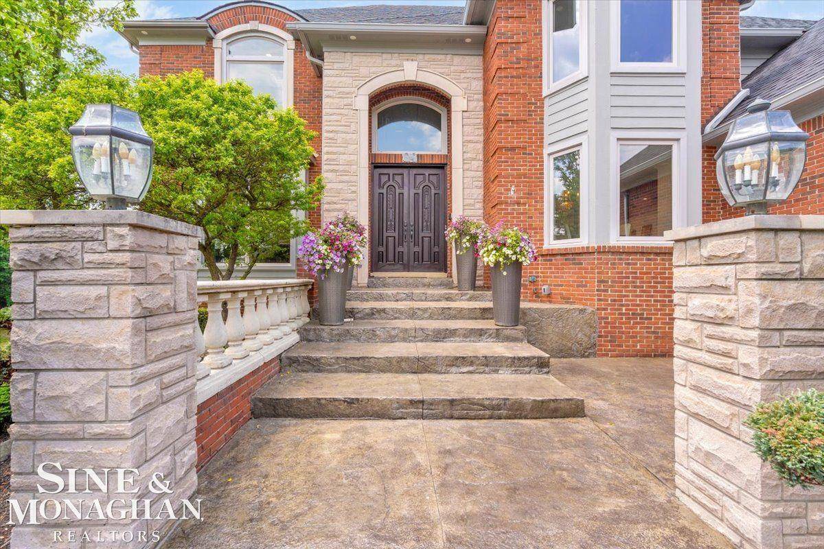 1289 Creek Pointe DR, Rochester, MI 48307