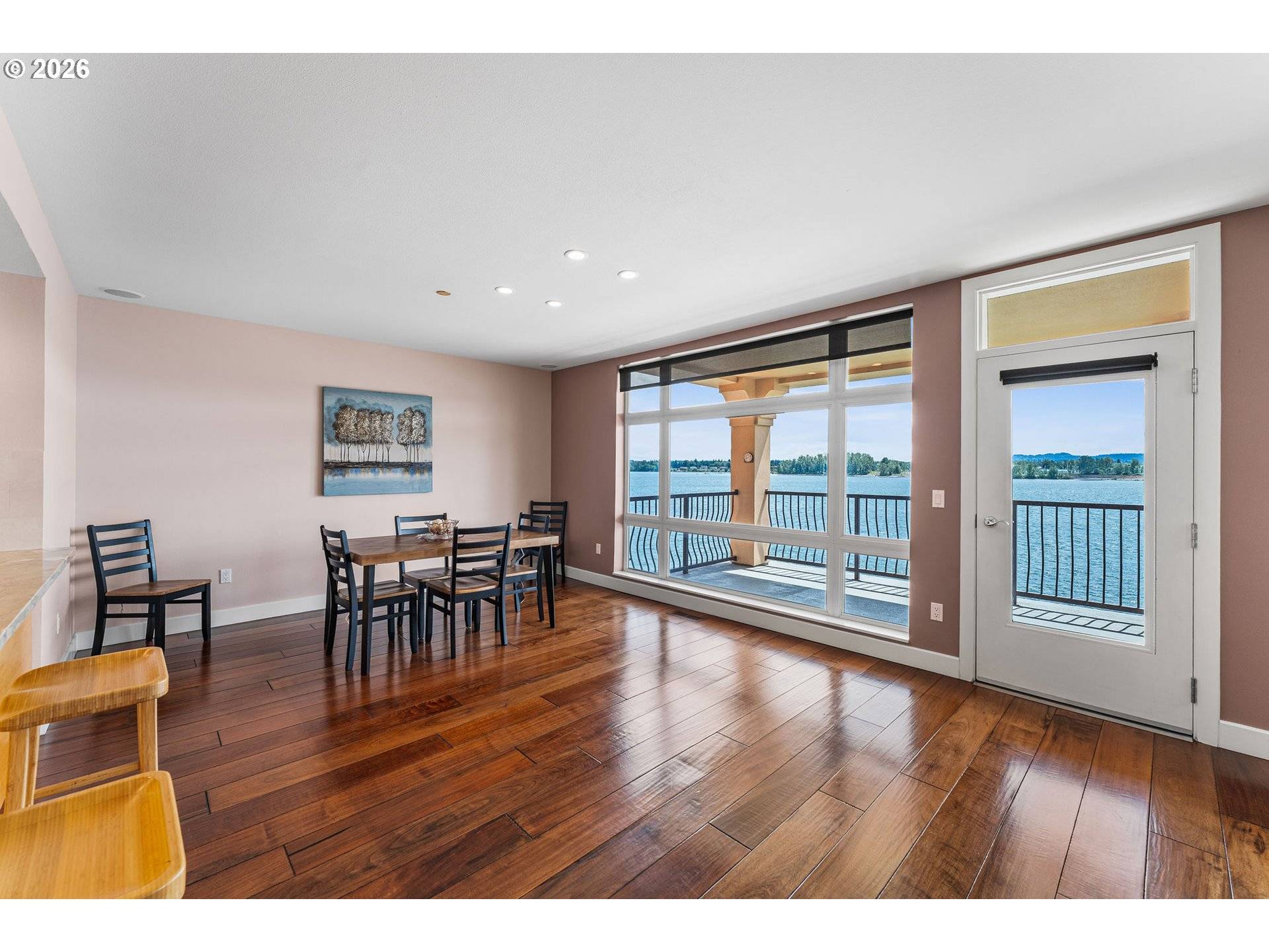 2015 SE COLUMBIA RIVER DR #220, Vancouver, WA 98661