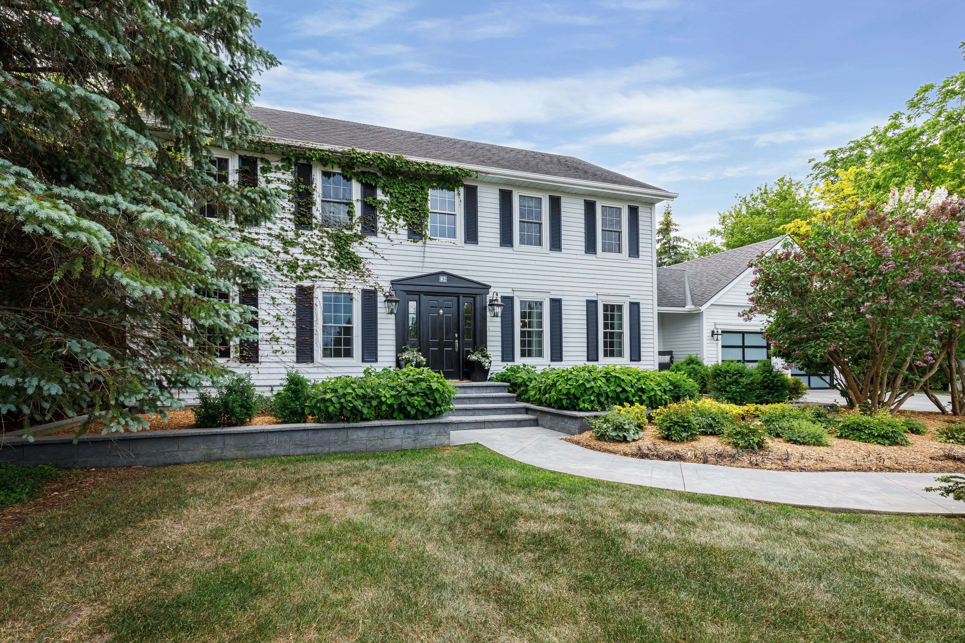 42 Lockhart RD, Collingwood, ON L9Y 2L3