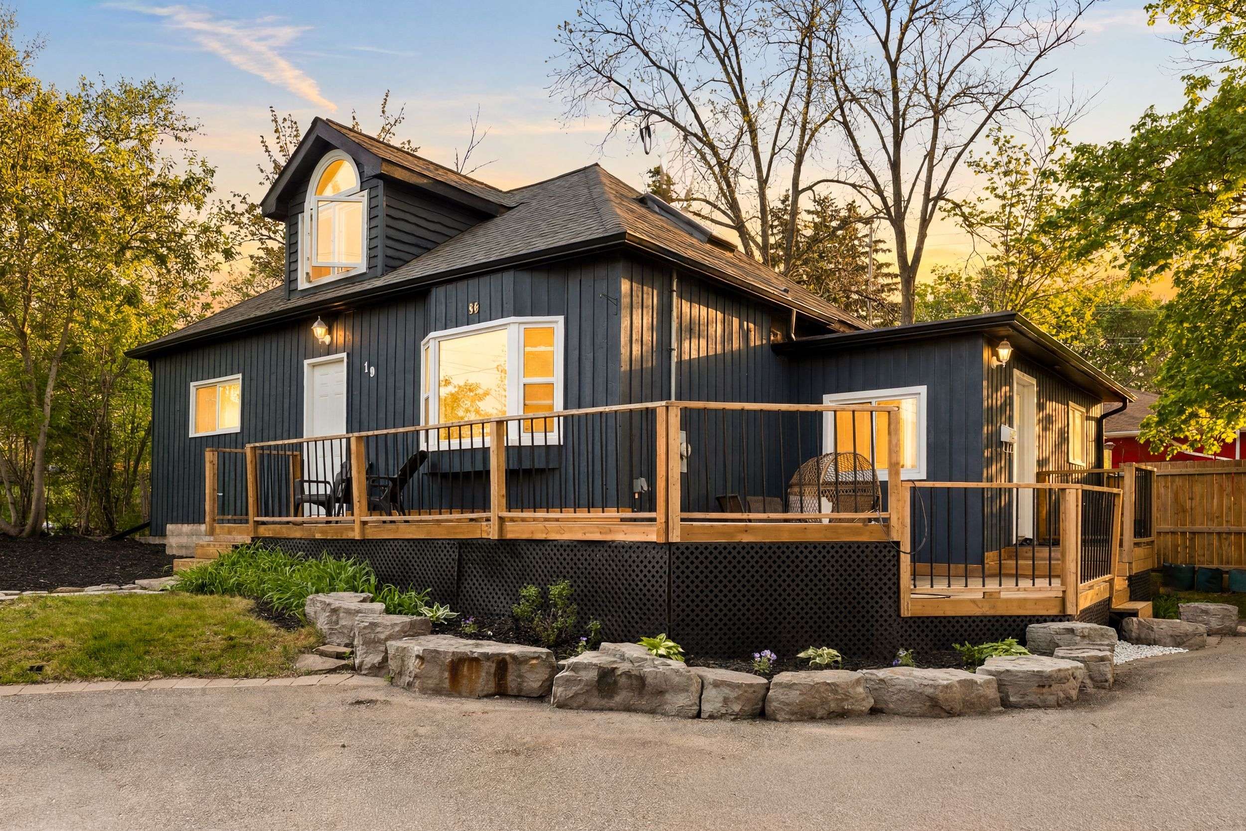 10 Back ST, Halton Hills, ON L7G 3Y6