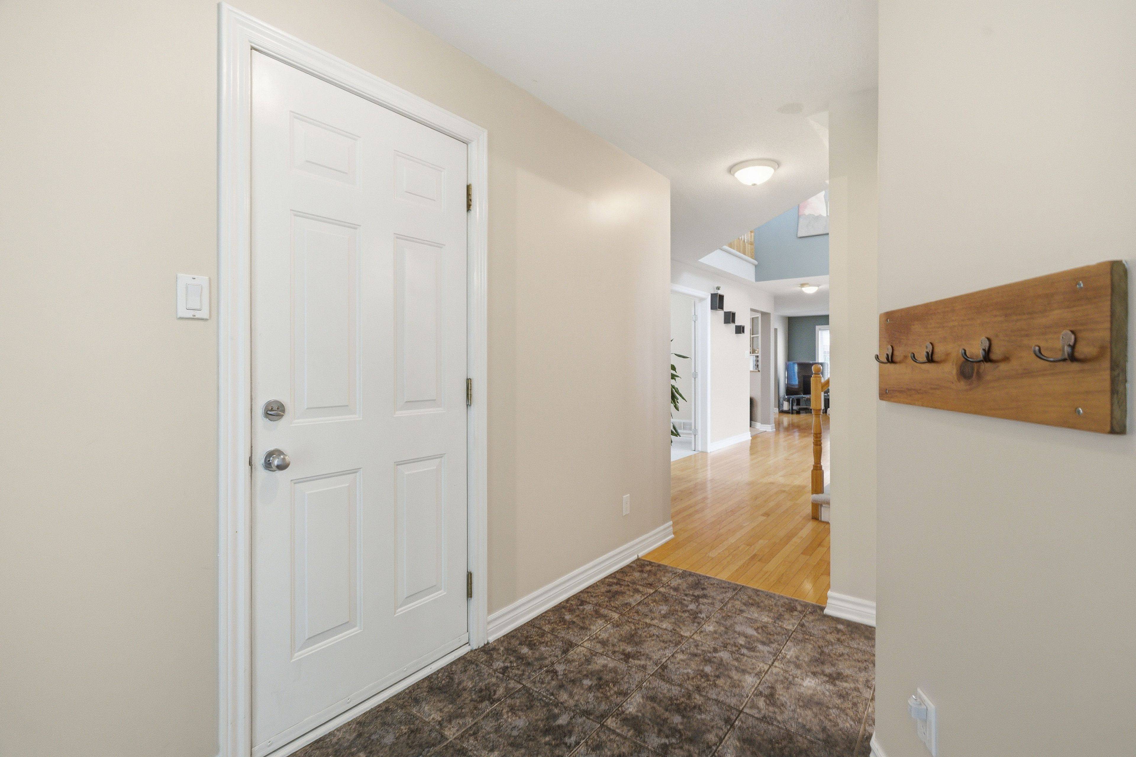 800 Long Point CIR, Blossom Park - Airport And Area, ON K1T 4H6