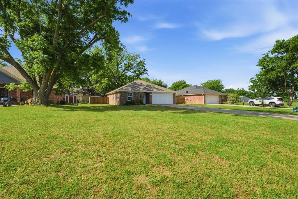 402 Robertson Street, Collinsville, TX 76233
