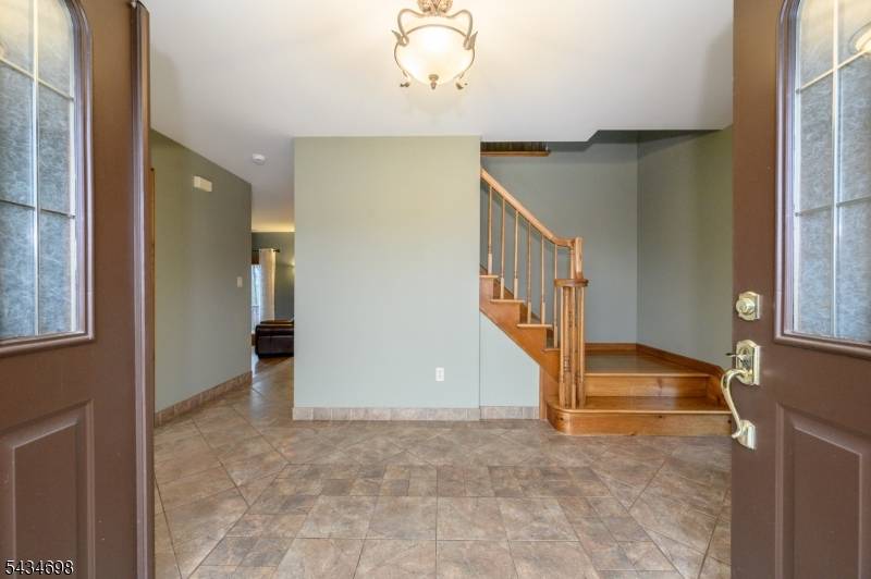 3 Tara Ct, Hardwick Twp., NJ 07825