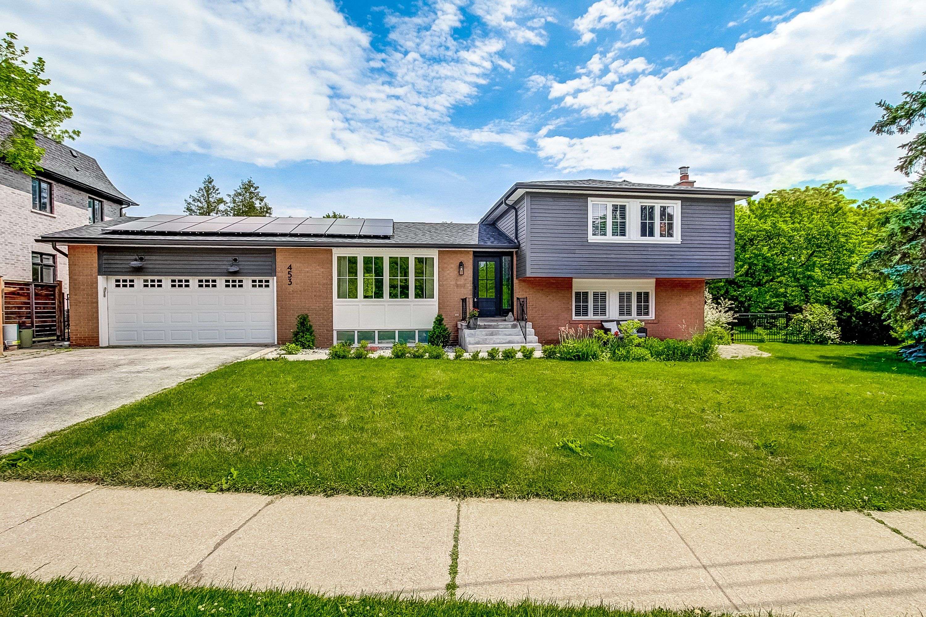 453 Warminster DR, Oakville, ON L6L 4N4