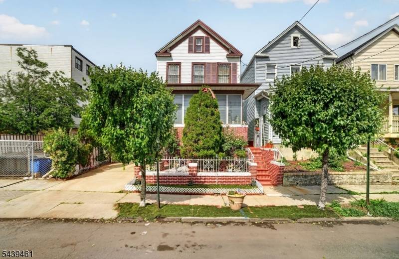 79 E Jersey St, Elizabeth City, NJ 07206