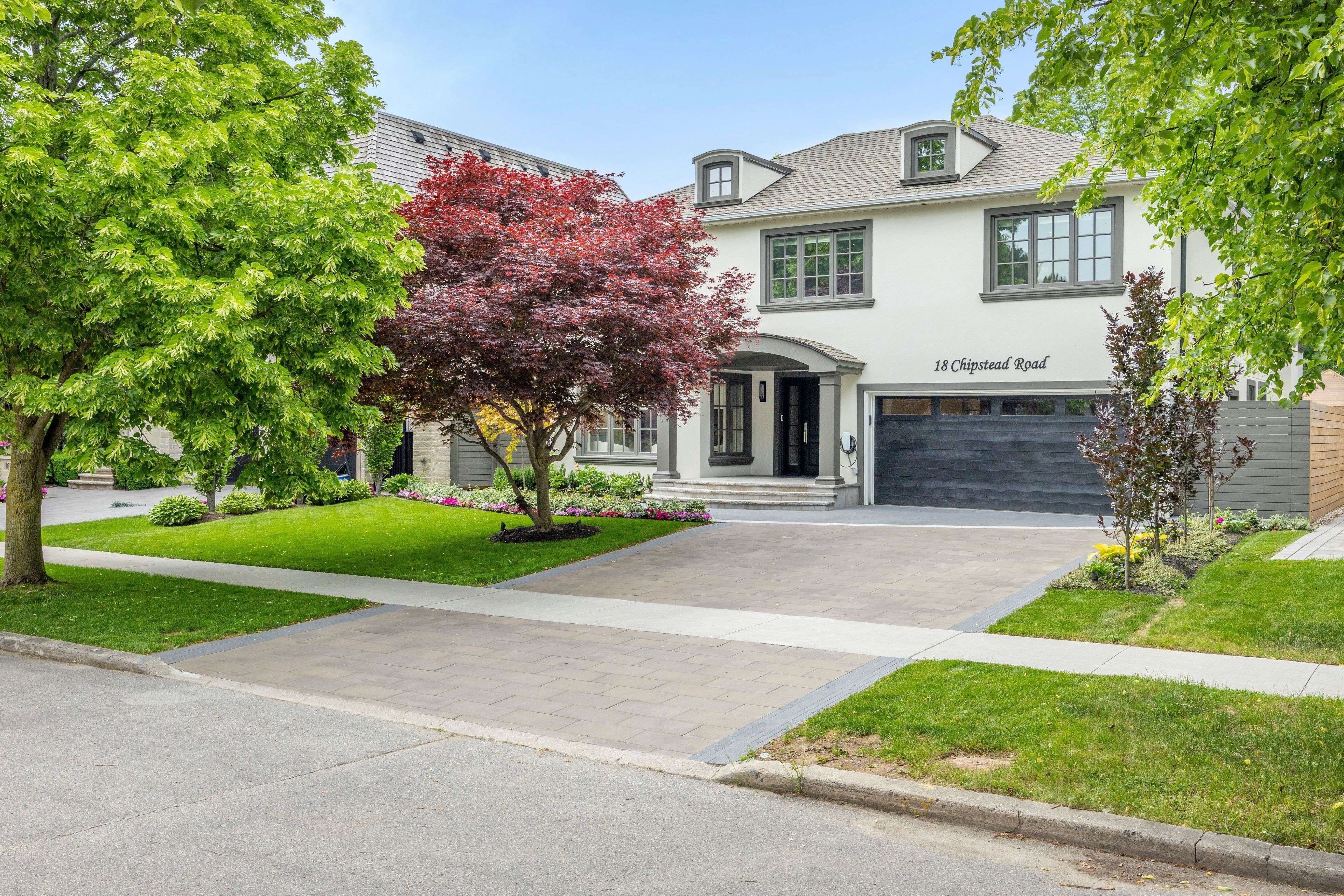 18 Chipstead RD, Toronto C13, ON M3B 3E6