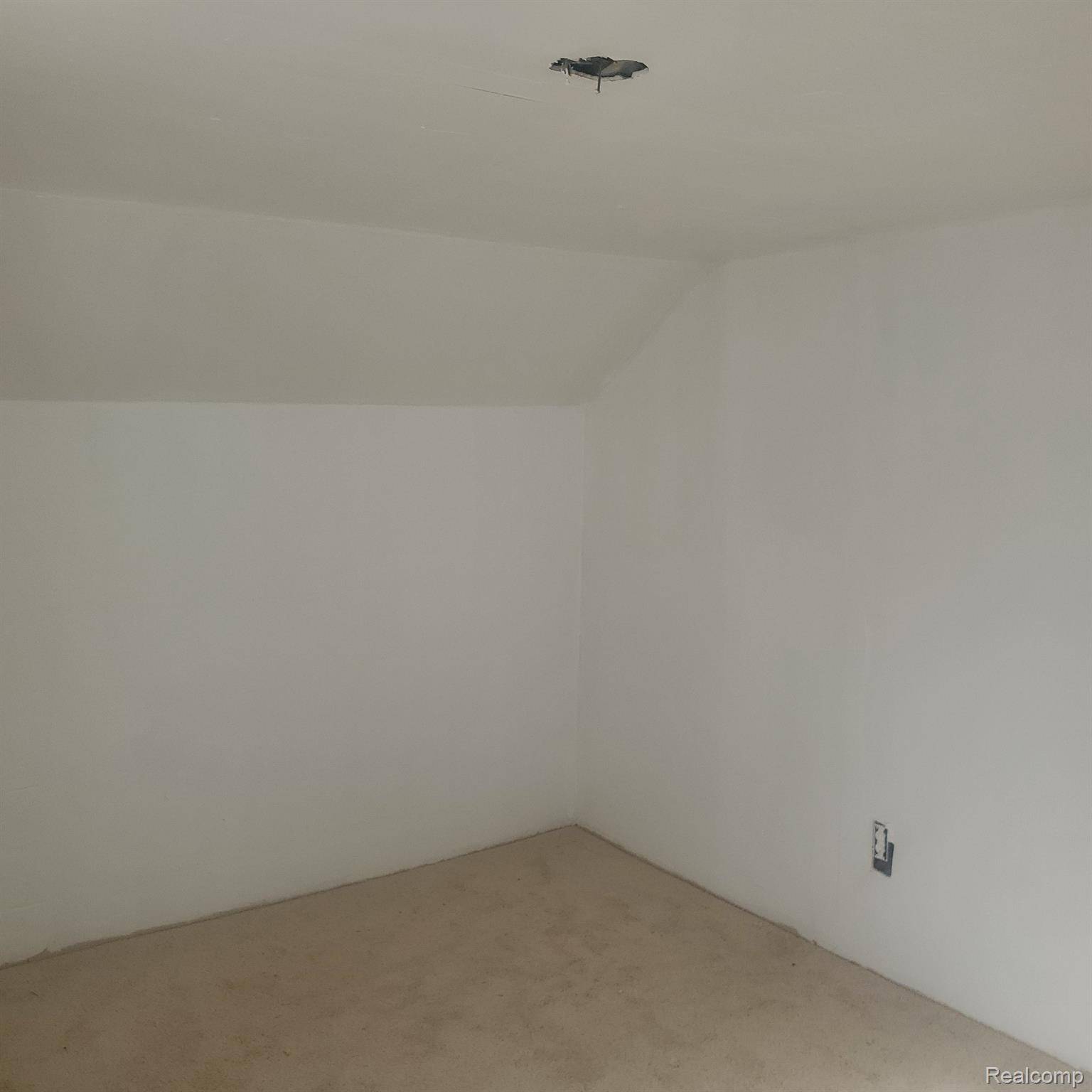 8229 Carlin ST, Detroit, MI 48228