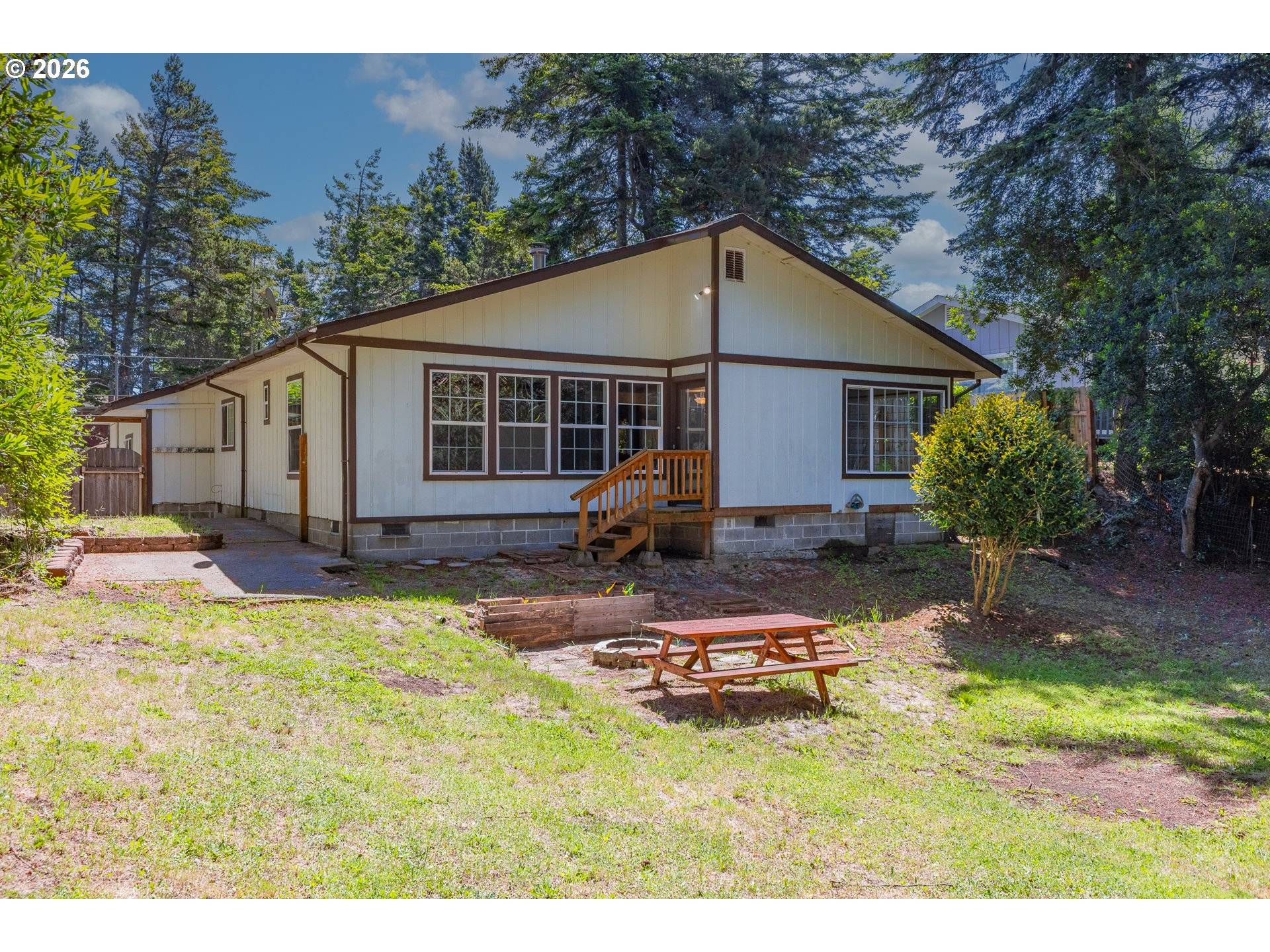 1910 ASH ST, North Bend, OR 97459
