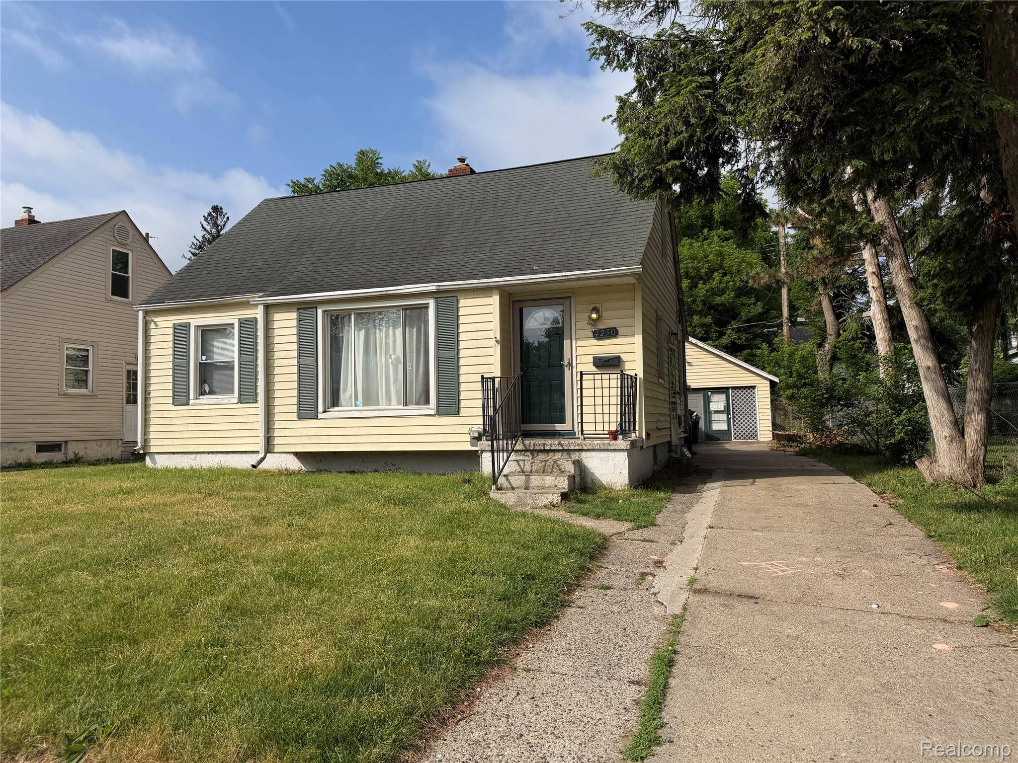 4230 CUSTER AVE, Flint, MI 48507