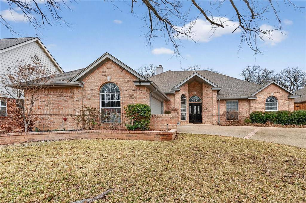 3211 Summergrove Drive, Arlington, TX 76001