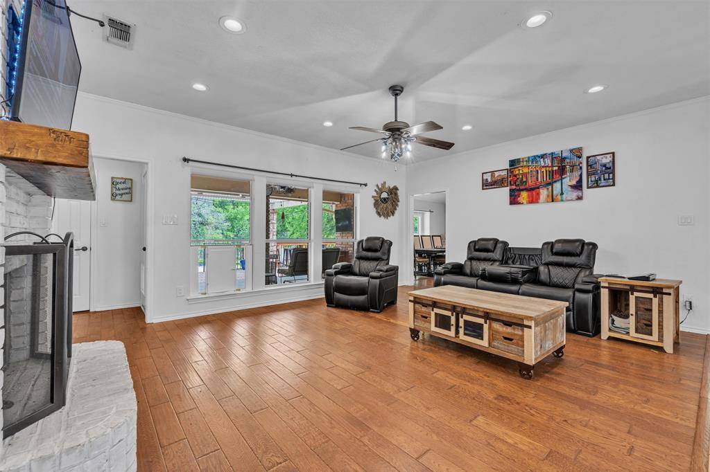 1557 Woodbee Court, Azle, TX 76020