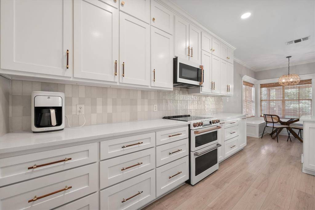 2300 Eden Green Drive, Arlington, TX 76001