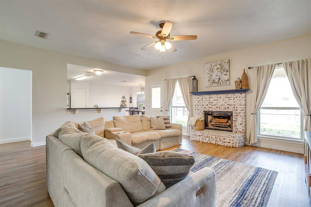518 Lone Star Street, Joshua, TX 76058
