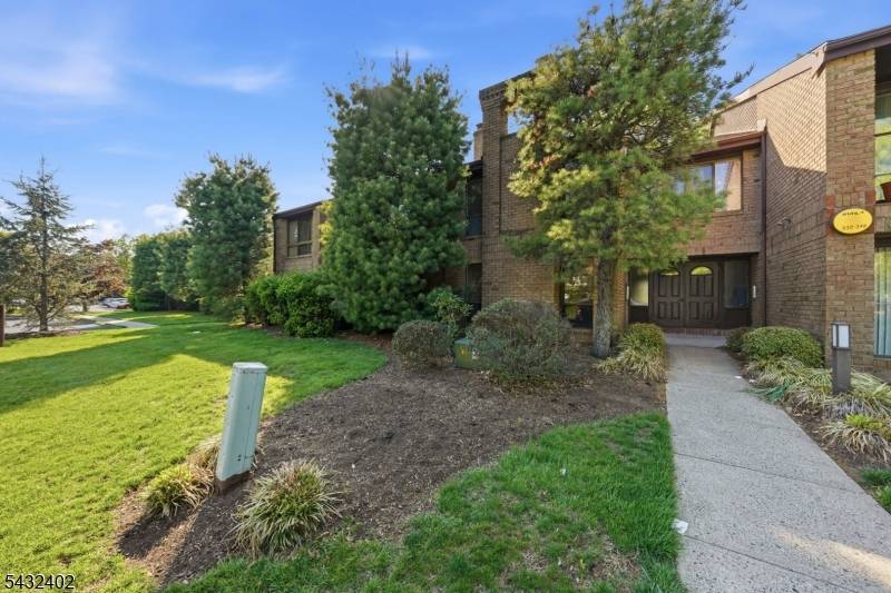 336 Willowbrook Dr, North Brunswick Twp., NJ 08902
