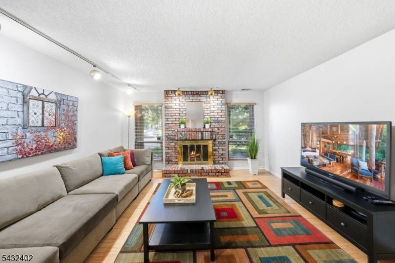 336 Willowbrook Dr, North Brunswick Twp., NJ 08902