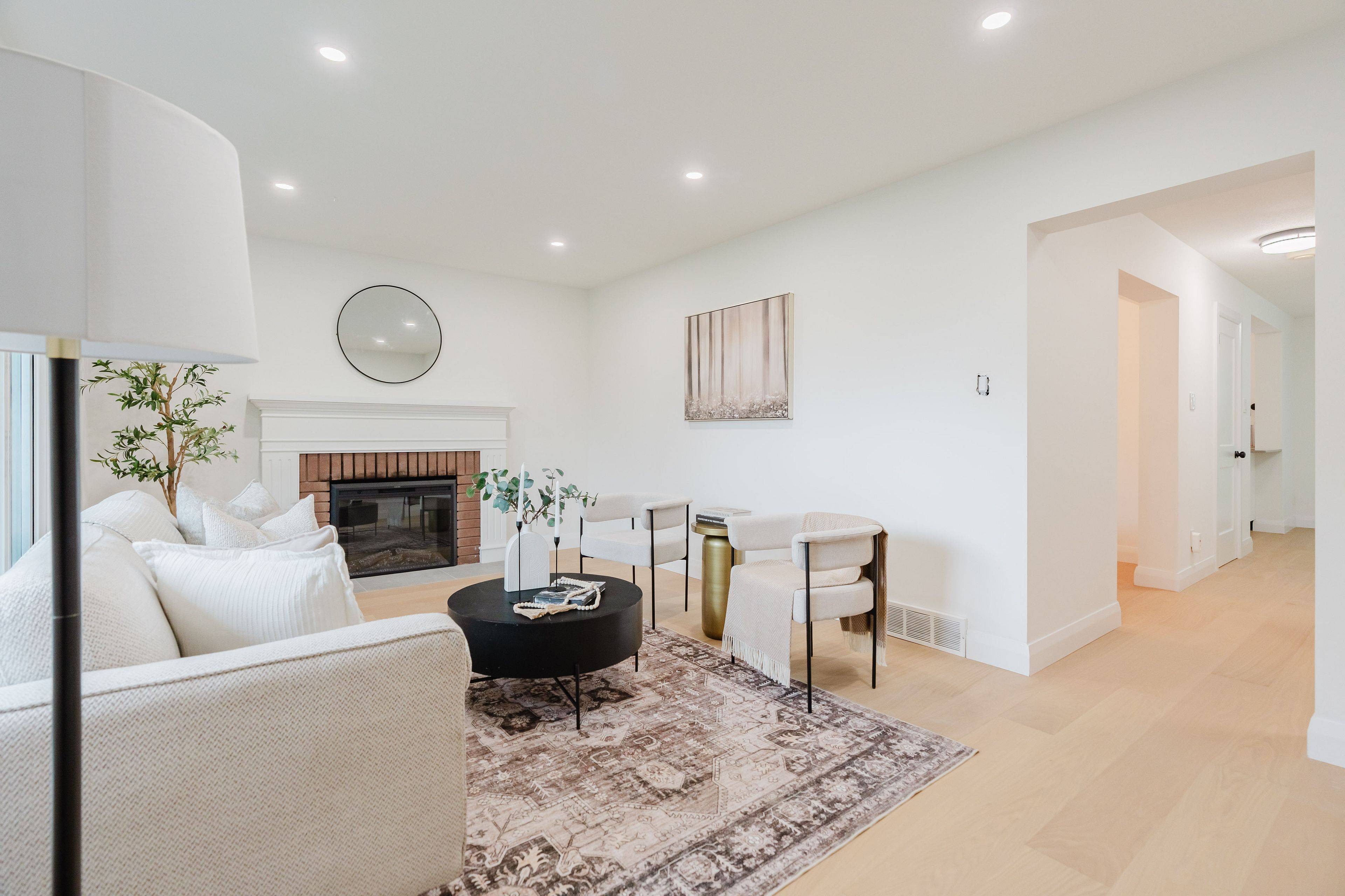 825 De Salaberry ST, Beacon Hill North - South And Area, ON K1J 6Y5