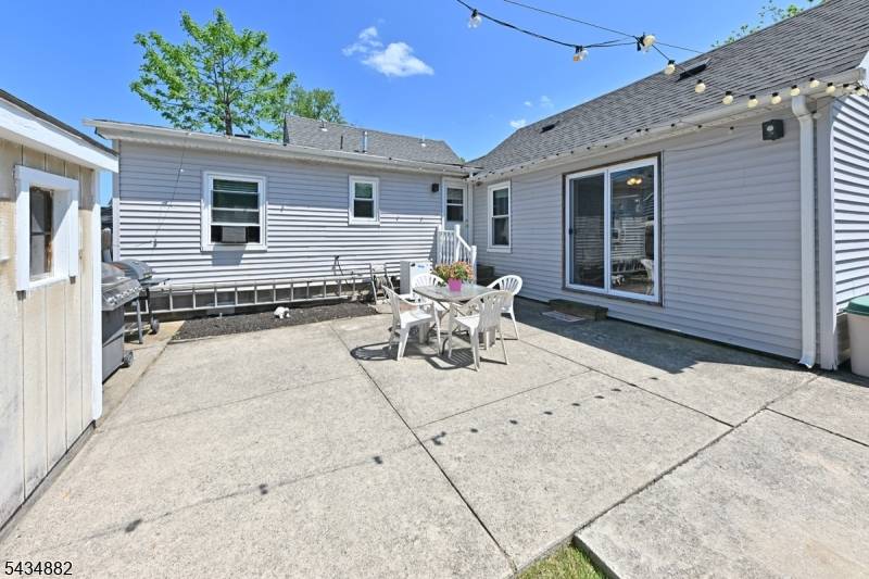 28 Makemoney Ave, Wanaque Boro, NJ 07420