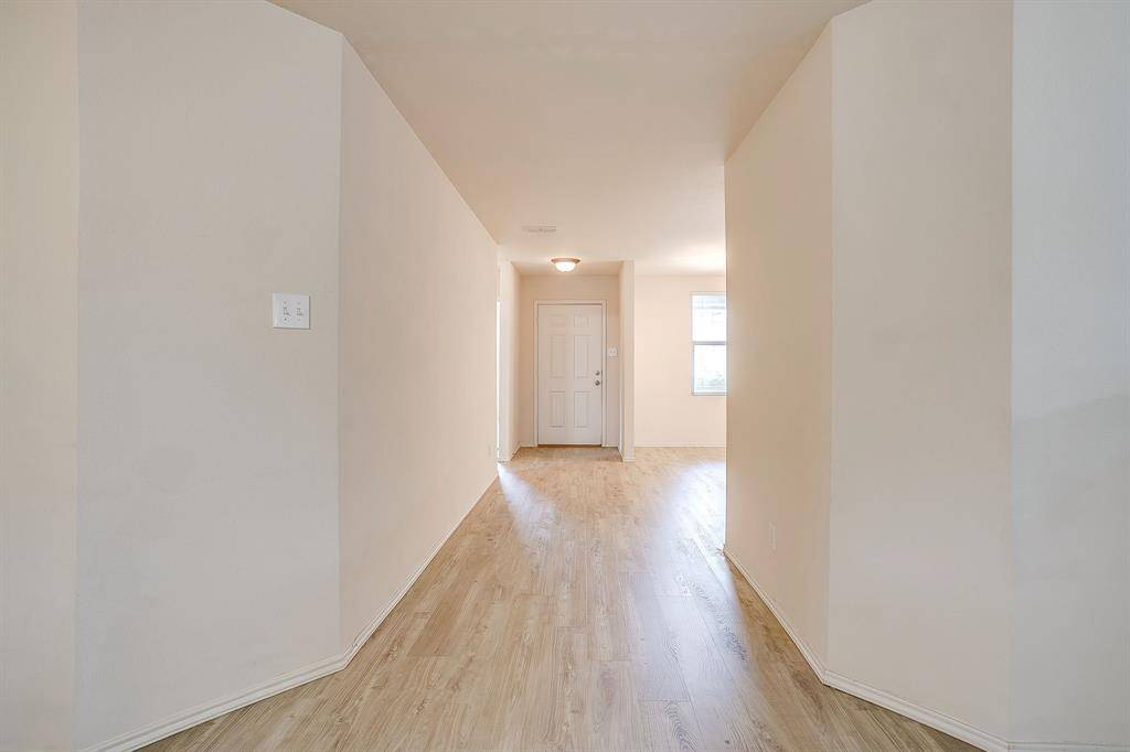 1313 Lauren Drive, Burleson, TX 76028