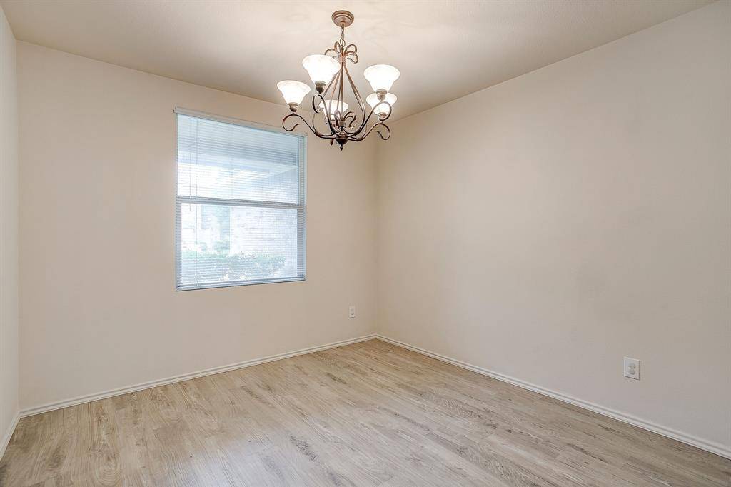 1313 Lauren Drive, Burleson, TX 76028