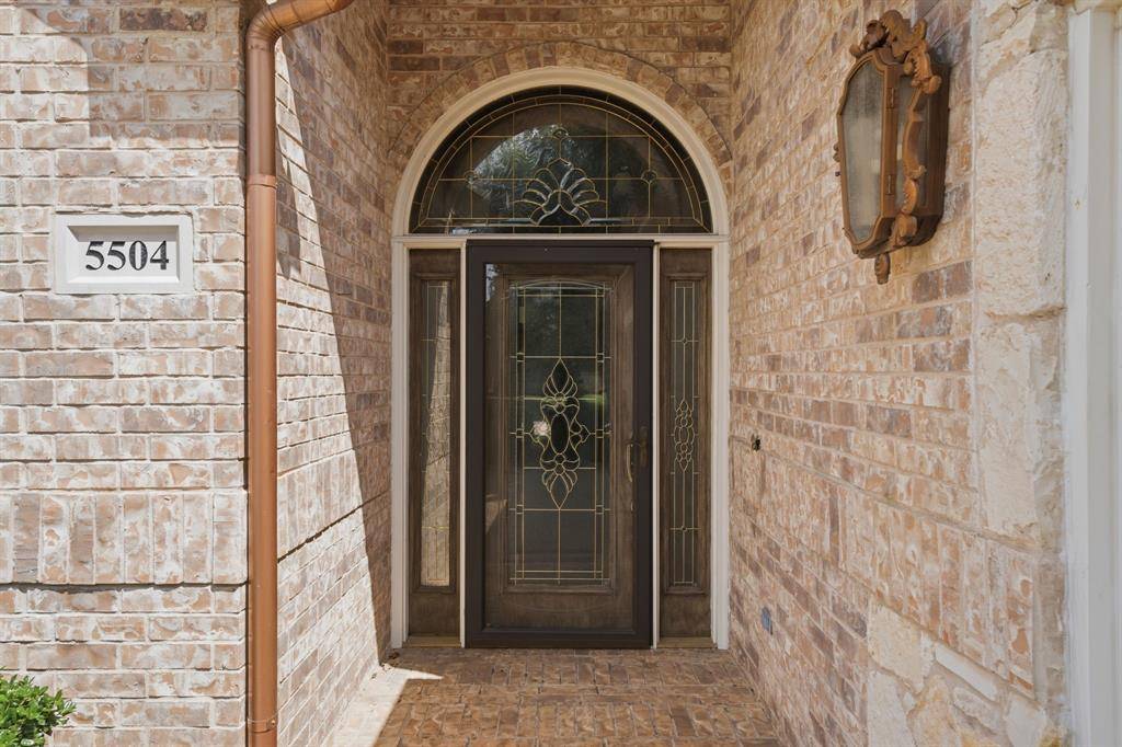 5504 Plata Lane, Benbrook, TX 76126