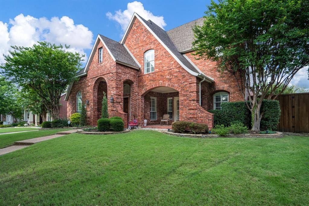 1027 Sir Lancelot Circle, Lewisville, TX 75056