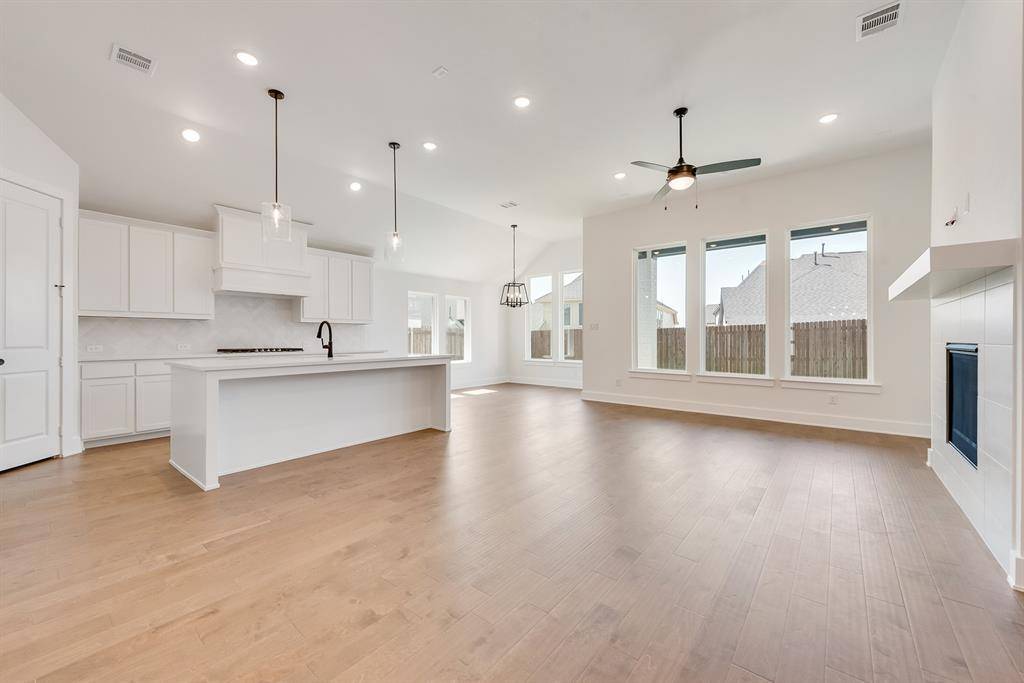 6036 Foxwheel Way, Fort Worth, TX 76123
