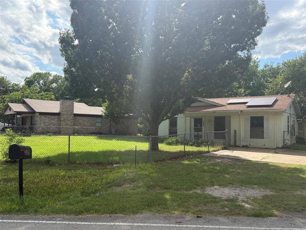 329 Walnut Avenue, Azle, TX 76020