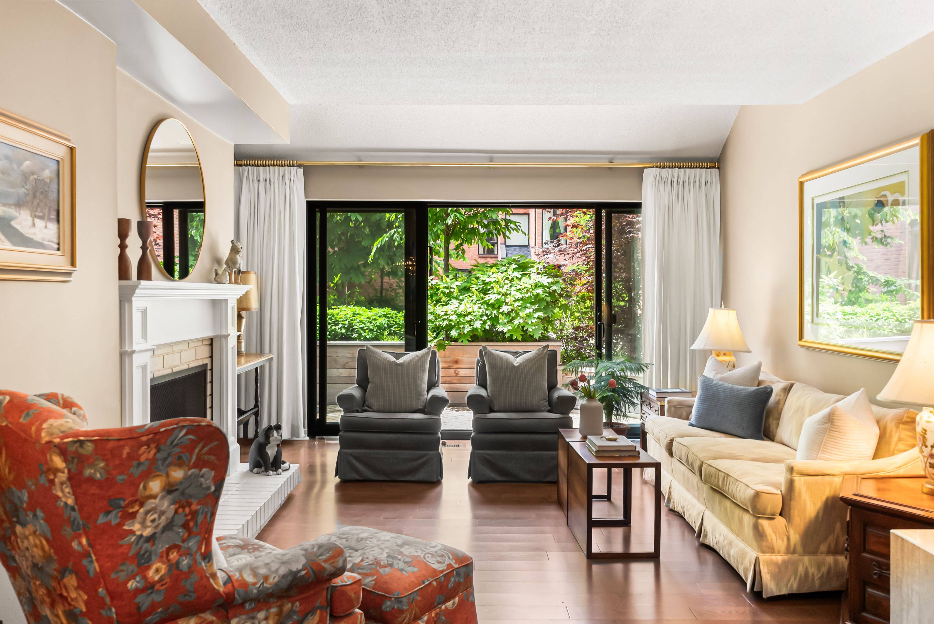 10 Walker AVE #116, Toronto C02, ON M4V 1G2