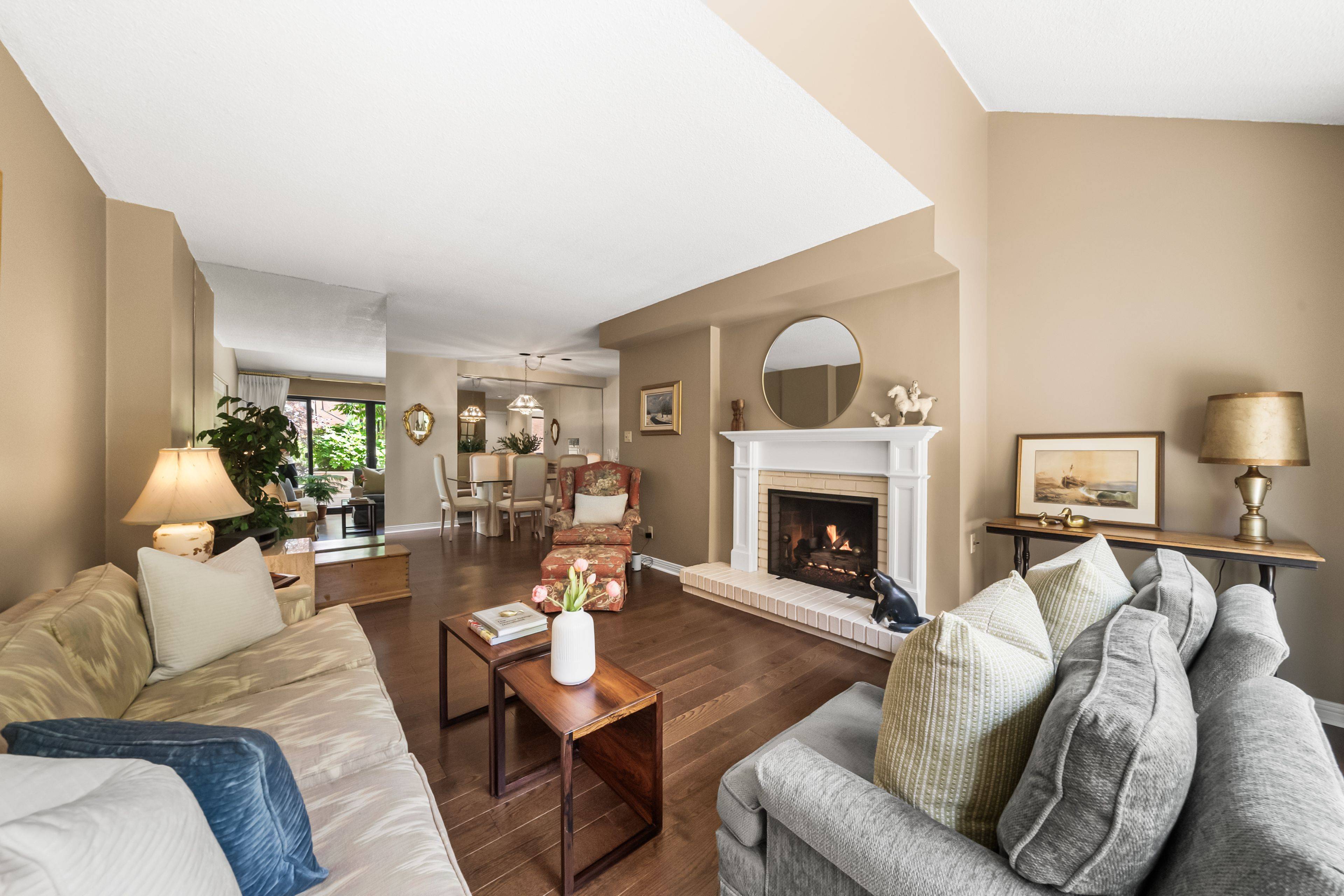10 Walker AVE #116, Toronto C02, ON M4V 1G2