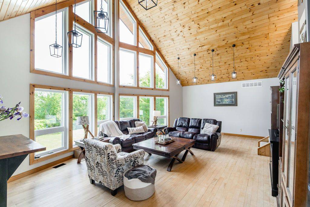 2711 Foxmead RD, Oro-medonte, ON L0K 1E0