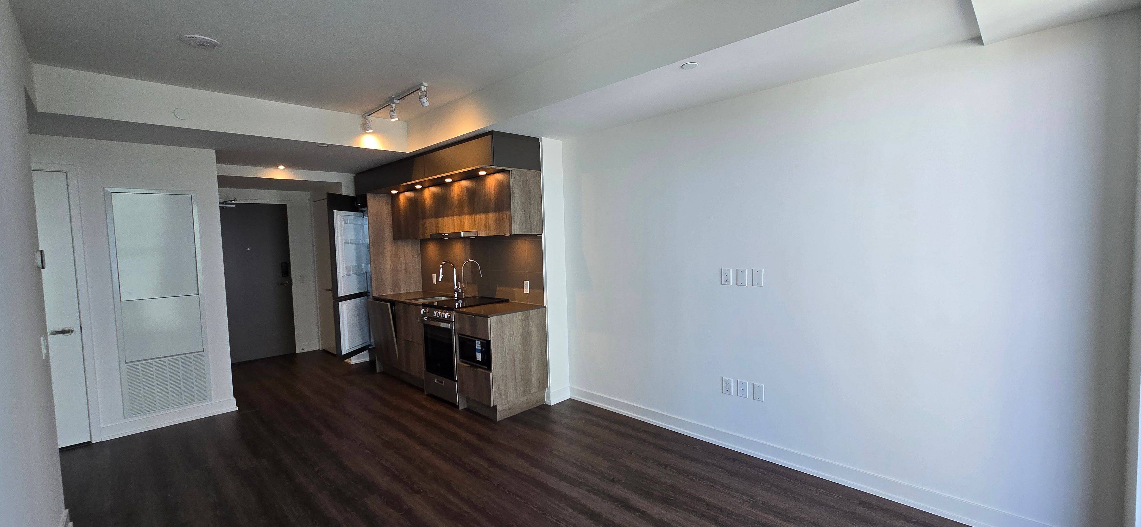 448 Burnhamthorpe RD W #4006, Mississauga, ON L5B 0R4