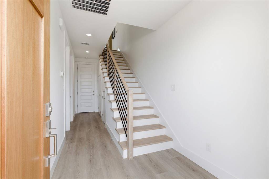 2925 Spruce Valley Lane #302, Dallas, TX 75233
