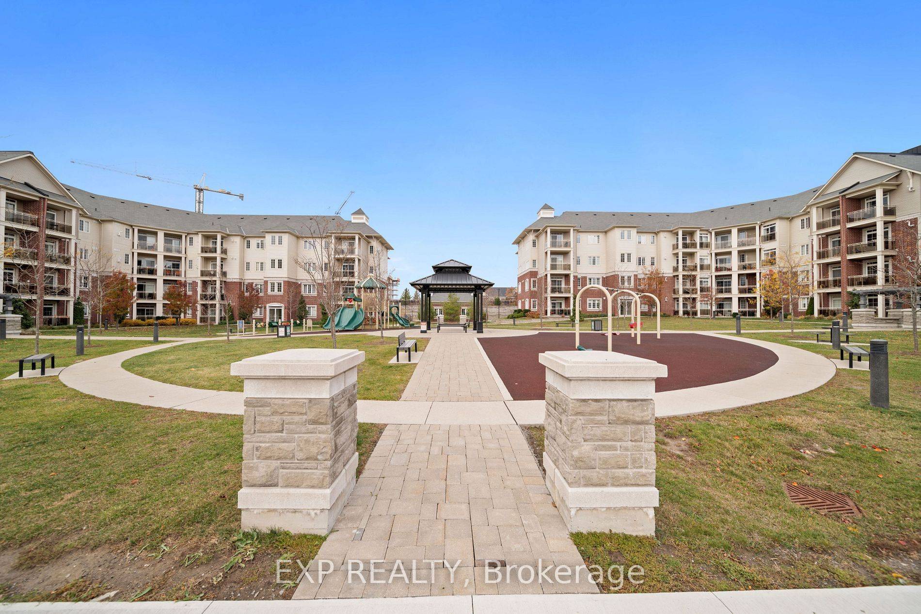 84 Aspen Springs DR #315, Clarington, ON L1C 0V3
