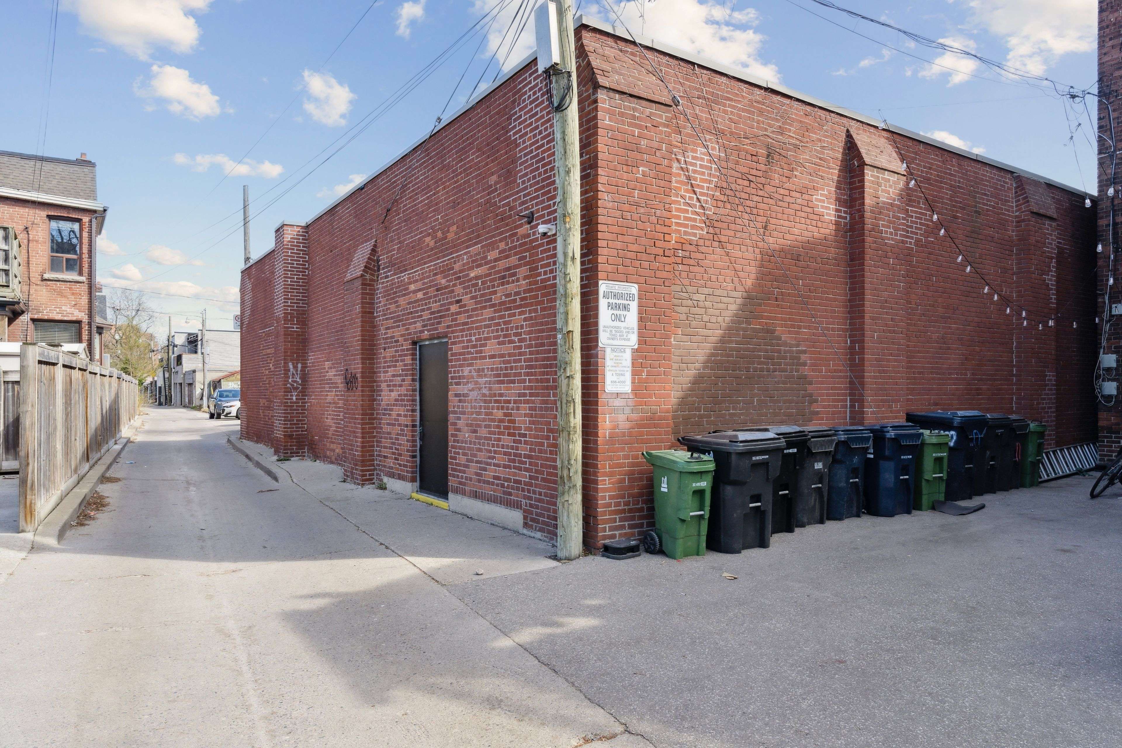 2393 Dundas ST W, Toronto W02, ON M6P 1X2
