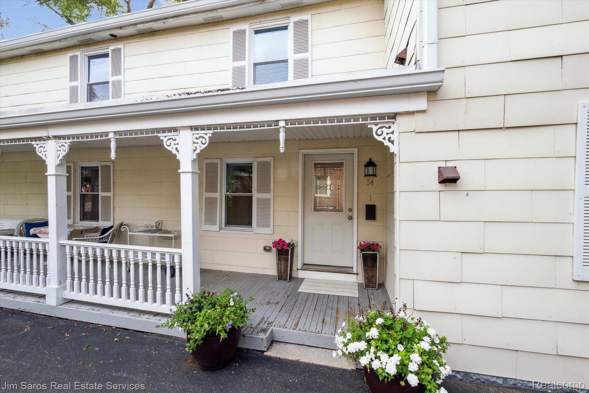84 Vernier RD, Village Of Grosse Pointe Shores, MI 48236