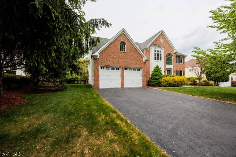 8 Overlook Dr, Riverdale Boro, NJ 07457