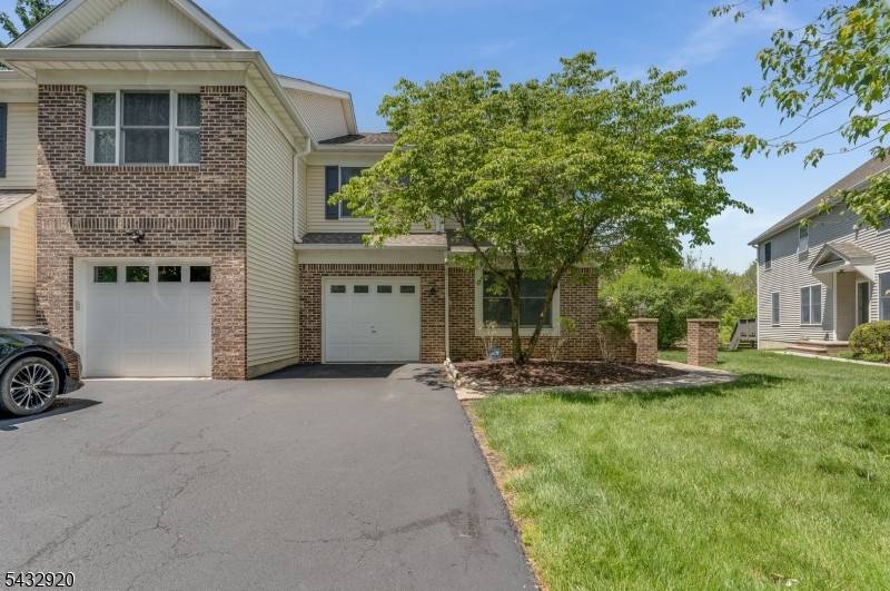 34 Pond Ridge Dr, Clinton Town, NJ 08809