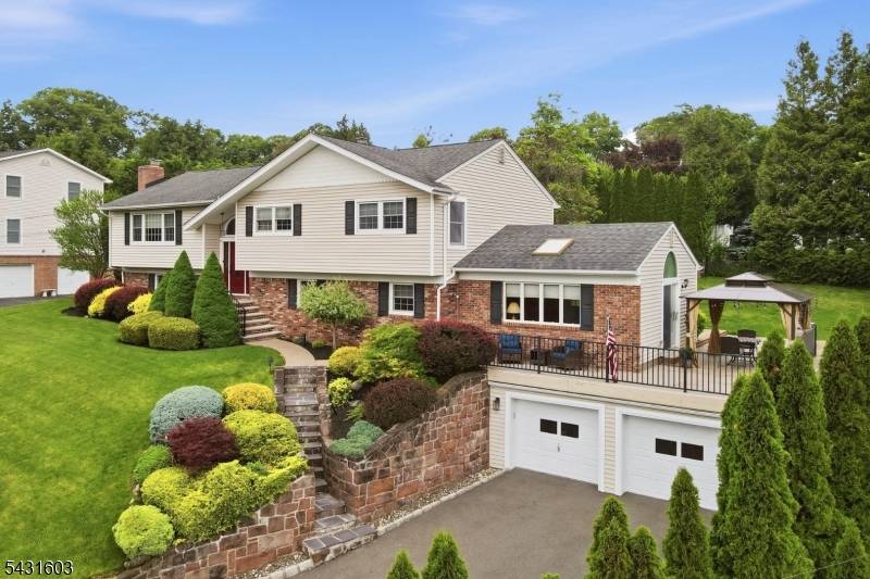 17 Kiowa, Oakland Boro, NJ 07436