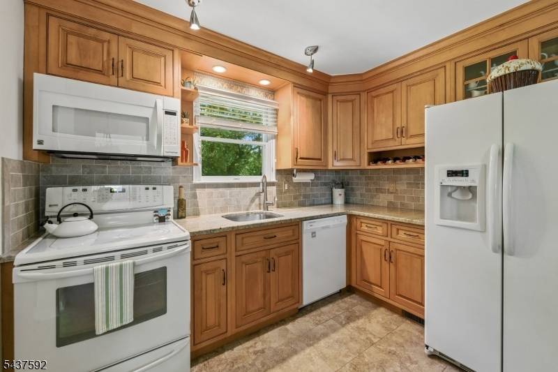 8 Gelsey Ln, Bernards Twp., NJ 07920