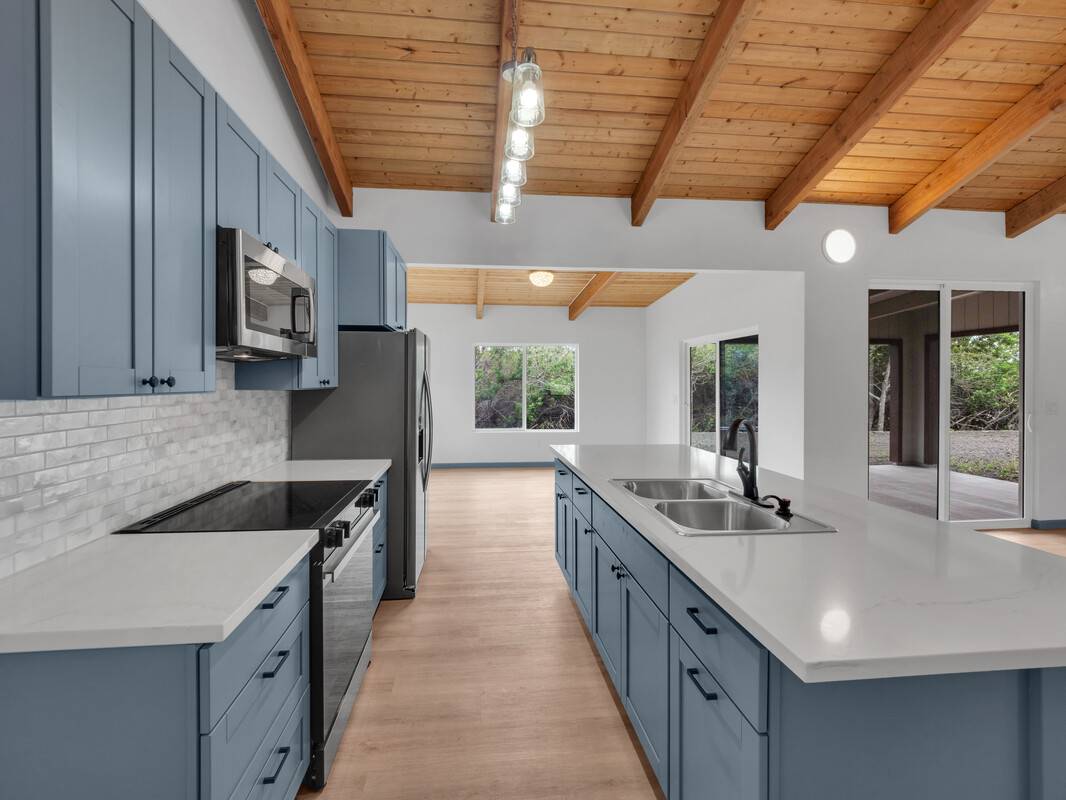 94-1679 KAULUA ST, Naalehu, HI 96772