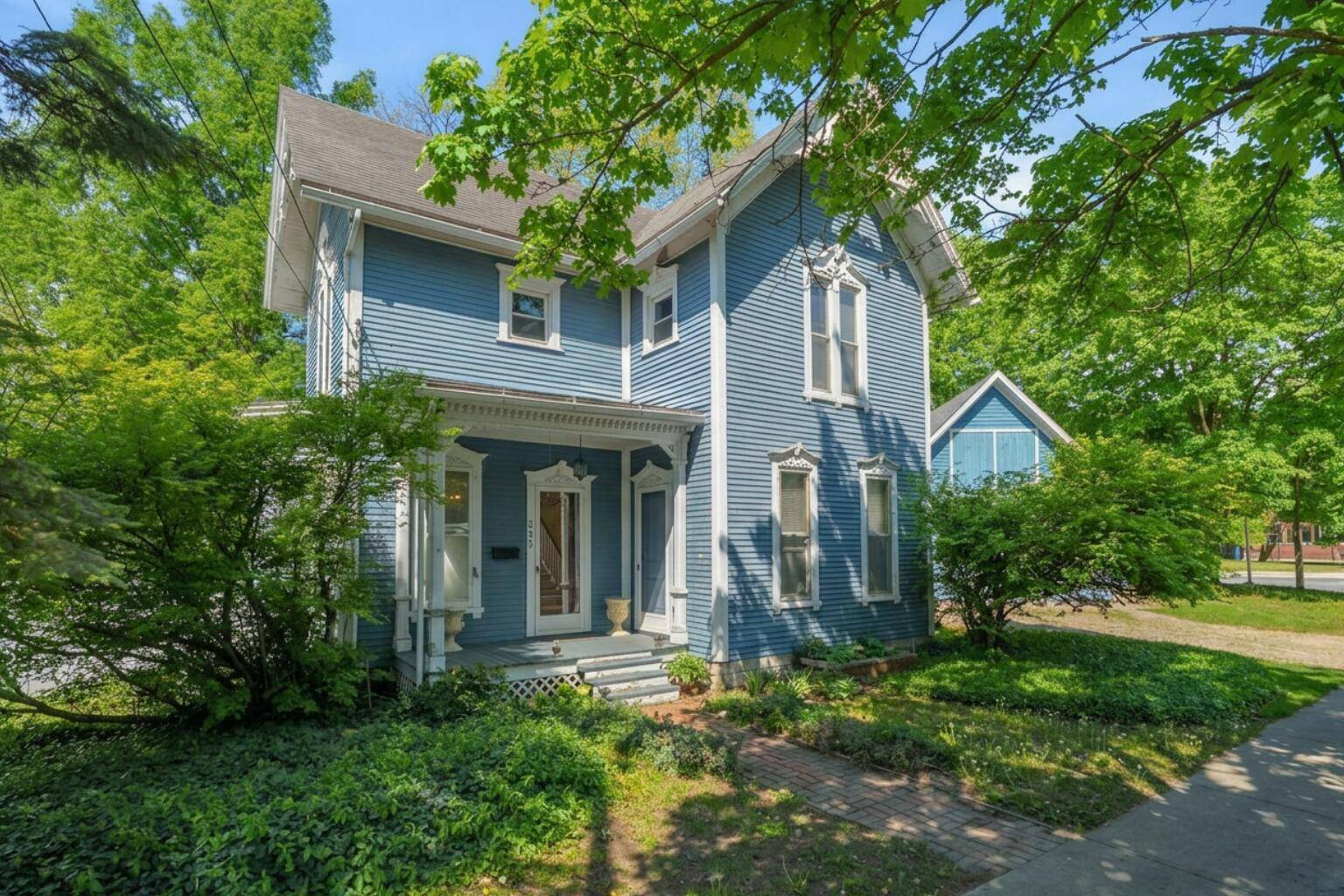215 N Cedar ST, Allegan Twp, MI 49010