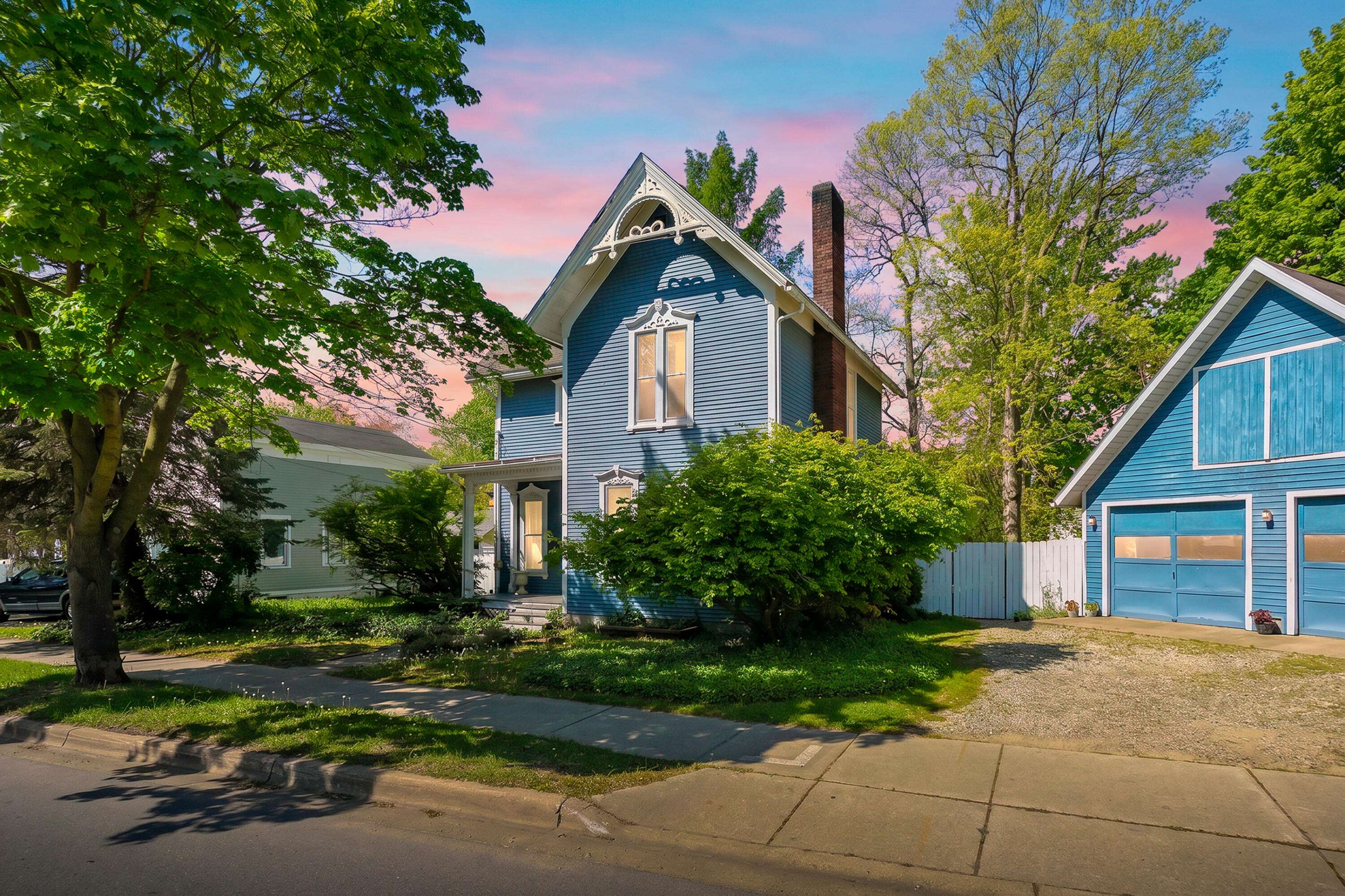 215 N Cedar ST, Allegan Twp, MI 49010