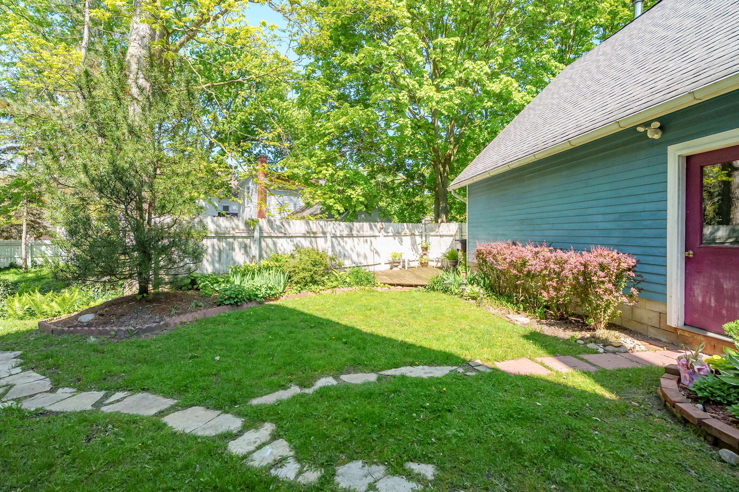 215 N Cedar ST, Allegan Twp, MI 49010