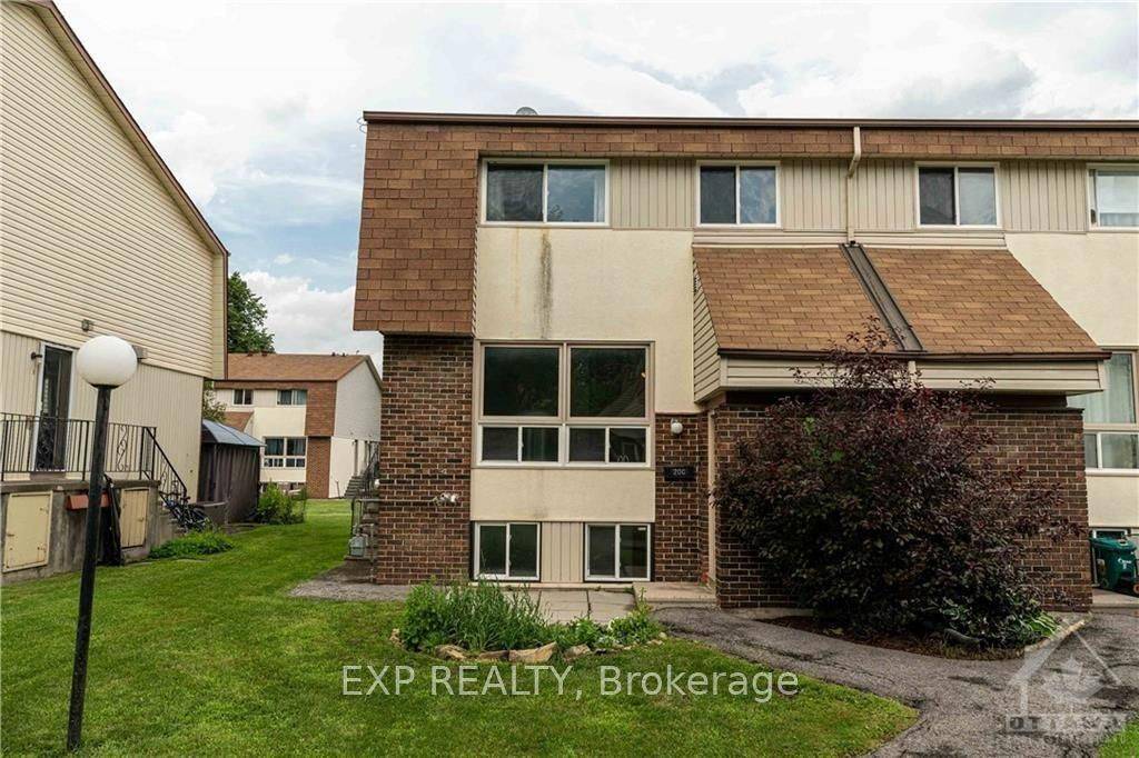 20 FORESTER CRES #C, Bells Corners And South To Fallowfield, ON K2H 8X9
