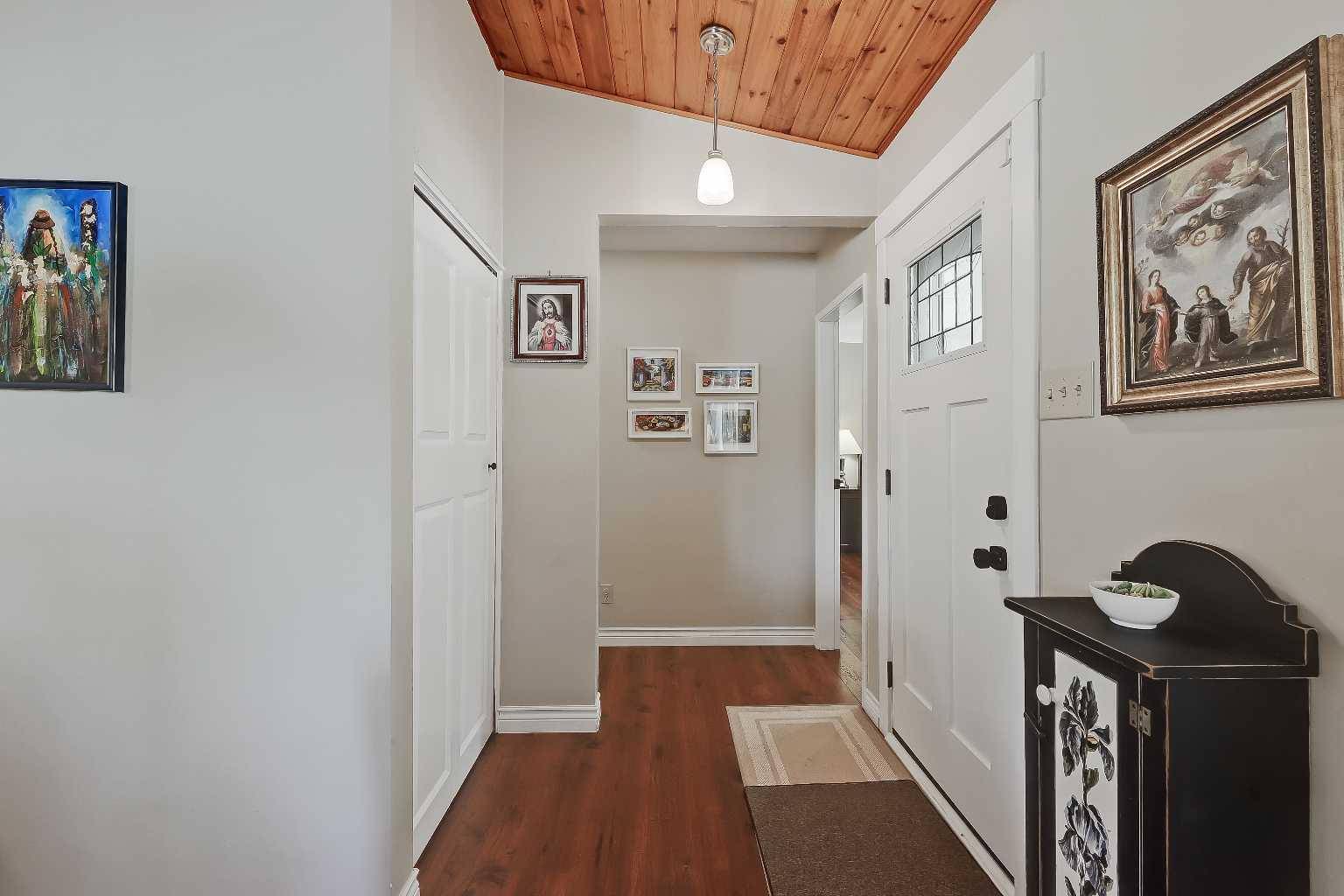 185 Springwood DR SW, Calgary, AB T2W 0L2