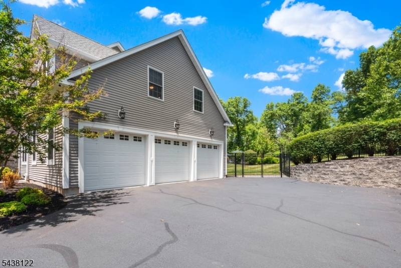24 Claire Dr, Bridgewater Twp., NJ 08807