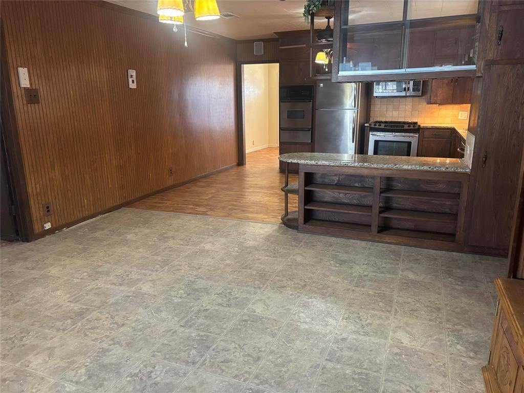 1103 W 11th Street, Mcgregor, TX 76657